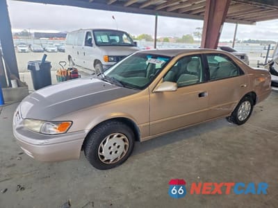 1997 TOYOTA CAMRY LE 4T1BG22K7VU781657 - główne zdjęcie licytacji z USA - miniatura