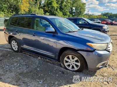 Czwarte zdjęcie samochodu z boku: 2013 TOYOTA HIGHLANDER PLUS VIN:5TDBK3EH0DS260954 - miniatura