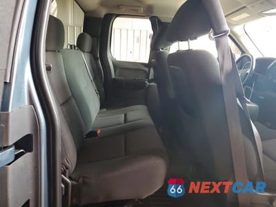 Zdjęcie 10 z 12 samochodu: 2010 CHEVROLET SILVERADO K1500 LS VIN:1GCSKREA3AZ112135 - miniatura