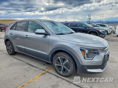 Czwarte zdjęcie samochodu z boku: 2023 KIA NIRO LX VIN:KNDCP3LE1P5061209 - miniatura