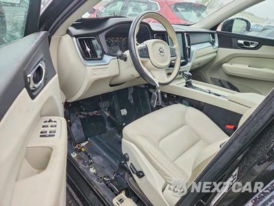 Zdjęcie 8 z 12 samochodu: 2018 VOLVO XC60 T5 MOMENTUM VIN:YV4102RK0J1081403 - miniatura
