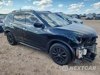 Czwarte zdjęcie samochodu z boku: 2020 NISSAN ROGUE SV VIN:KNMAT2MT9LP513450 - miniatura