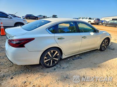 Trzecie zdjęcie samochodu z tyłu: 2018 NISSAN ALTIMA 2.5 SR VIN:1N4AL3AP4JC106935 - miniatura