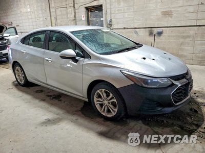 Czwarte zdjęcie samochodu z boku: 2019 CHEVROLET CRUZE LT VIN:1G1BE5SM2K7116309 - miniatura