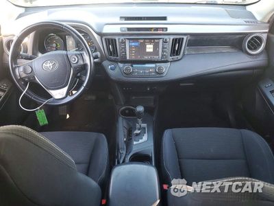 Zdjęcie 8 z 12 samochodu: 2017 TOYOTA RAV4 HYBRID XLE VIN:JTMRJREVXHD069957 - miniatura