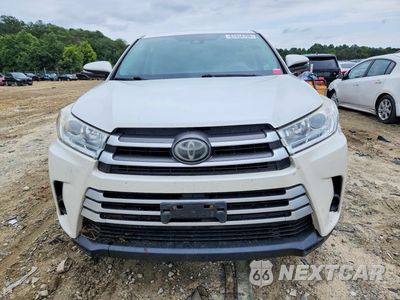 Piąte zdjęcie samochodu w środku: 2017 TOYOTA HIGHLANDER LE VIN:5TDBZRFH0HS358952 - miniatura