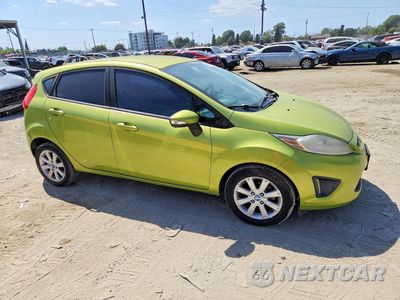 Czwarte zdjęcie samochodu z boku: 2013 FORD FIESTA SE VIN:3FADP4EJ4DM177858 - miniatura