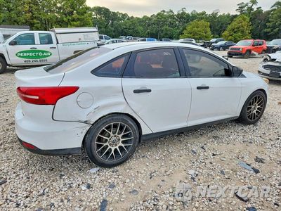 Trzecie zdjęcie samochodu z tyłu: 2016 FORD FOCUS S VIN:1FADP3E23GL267494 - miniatura