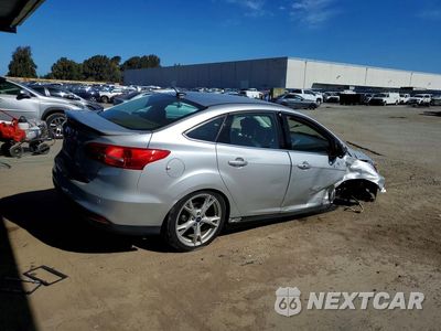 Trzecie zdjęcie samochodu z tyłu: 2016 FORD FOCUS TITANIUM VIN:1FADP3J22GL203520 - miniatura