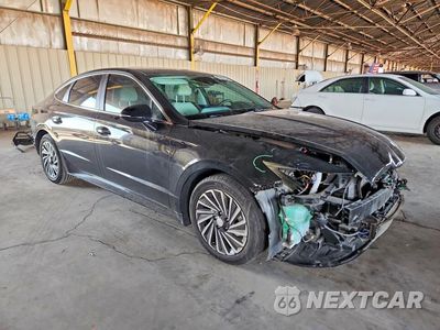 Czwarte zdjęcie samochodu z boku: 2023 HYUNDAI SONATA HYBRID SEL VIN:KMHL34JJXPA074707 - miniatura