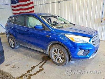 Czwarte zdjęcie samochodu z boku: 2017 FORD ESCAPE SE VIN:1FMCU9GDXHUE04227 - miniatura