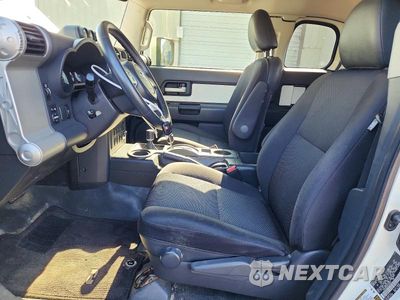Zdjęcie 7 z 13 samochodu: 2014 TOYOTA FJ CRUISER BASE VIN:JTEBU4BF6EK185815 - miniatura