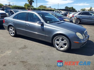 Czwarte zdjęcie samochodu z boku: 2006 MERCEDES-BENZ E 350 VIN:WDBUF56J86A975618 - miniatura