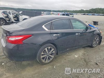 Trzecie zdjęcie samochodu z tyłu: 2017 NISSAN ALTIMA 2.5 SR VIN:1N4AL3AP8HN360579 - miniatura
