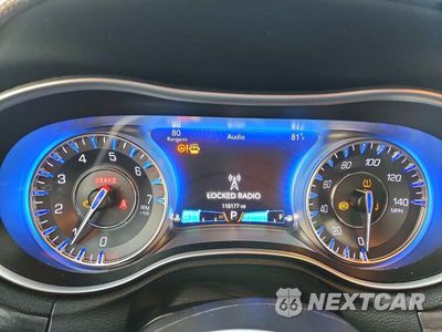 Zdjęcie 9 z 12 samochodu: 2018 CHRYSLER 300 TOURING VIN:2C3CCAAG5JH294101 - miniatura
