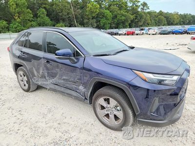 Czwarte zdjęcie samochodu z boku: 2025 TOYOTA RAV4 HYBRID XLE VIN:JTMRWRFV2SJ075051 - miniatura