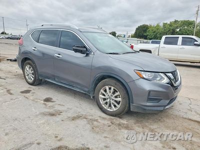 Czwarte zdjęcie samochodu z boku: 2018 NISSAN ROGUE SV VIN:5N1AT2MT3JC773665 - miniatura