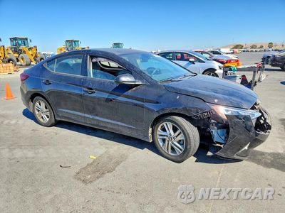 Czwarte zdjęcie samochodu z boku: 2019 HYUNDAI ELANTRA SEL VIN:KMHD84LF8KU781214 - miniatura