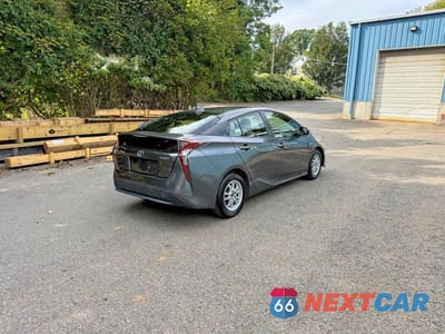 Czwarte zdjęcie samochodu z boku: 2016 TOYOTA PRIUS TWO VIN:JTDKBRFU6G3013653 - miniatura