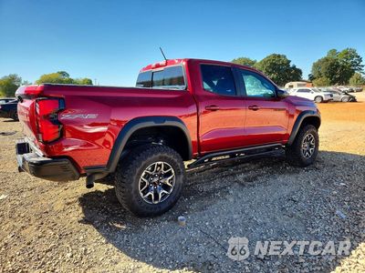 Trzecie zdjęcie samochodu z tyłu: 2023 CHEVROLET COLORADO ZR2 VIN:1GCPTFEK0P1217717 - miniatura