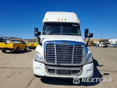 Piąte zdjęcie samochodu w środku: 2014 FREIGHTLINER CASCADIA SEMI TRUCK VIN:3AKJGLD52ESFV9322 - miniatura