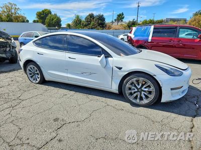 Czwarte zdjęcie samochodu z boku: 2022 TESLA MODEL 3 VIN:5YJ3E1EA2NF297612 - miniatura