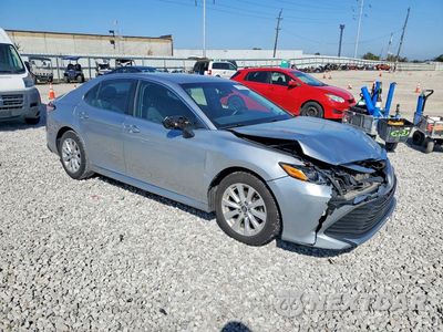 Czwarte zdjęcie samochodu z boku: 2018 TOYOTA CAMRY LE VIN:4T1B11HKXJU592532 - miniatura