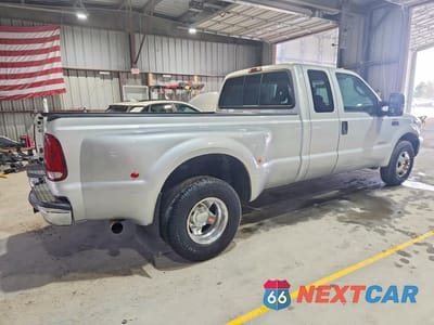 Trzecie zdjęcie samochodu z tyłu: 2004 FORD F350 SUPER DUTY VIN:1FTWX32P74EB16497 - miniatura