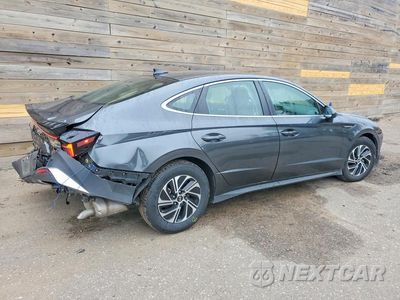 Trzecie zdjęcie samochodu z tyłu: 2026 HYUNDAI SONATA HYBRID BLUE VIN:KMHL24JJ5TA167812 - miniatura