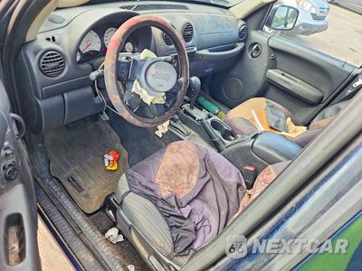 Zdjęcie 8 z 13 samochodu: 2004 JEEP LIBERTY SPORT VIN:1J4GL48K94W138216 - miniatura