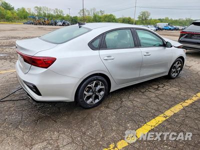 Trzecie zdjęcie samochodu z tyłu: 2021 KIA FORTE LXS VIN:3KPF24AD1ME267738 - miniatura