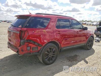 Trzecie zdjęcie samochodu z tyłu: 2019 FORD EXPLORER XLT VIN:1FM5K7D83KGA77251 - miniatura