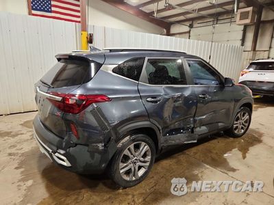 Trzecie zdjęcie samochodu z tyłu: 2021 KIA SELTOS S VIN:KNDEU2AA9M7142020 - miniatura