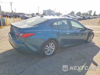 Trzecie zdjęcie samochodu z tyłu: 2026 TOYOTA CAMRY LE VIN:4T1DAACK3TU901504 - miniatura