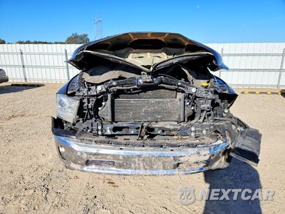 Piąte zdjęcie samochodu w środku: 2018 RAM 1500 LARAMIE VIN:1C6RR7NM8JS249578 - miniatura