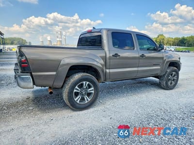 Trzecie zdjęcie samochodu z tyłu: 2015 TOYOTA TACOMA DOUBLE CAB PRERUNNER VIN:5TFJX4GN1FX048907 - miniatura