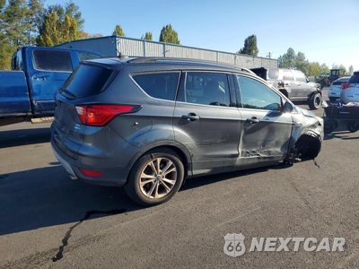 Trzecie zdjęcie samochodu z tyłu: 2019 FORD ESCAPE SEL VIN:1FMCU9HDXKUC35882 - miniatura