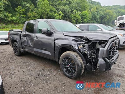 Czwarte zdjęcie samochodu z boku: 2024 TOYOTA TUNDRA SR5 VIN:5TFLA5DB9RX179923 - miniatura