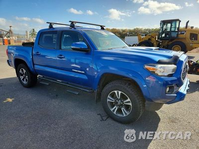Czwarte zdjęcie samochodu z boku: 2018 TOYOTA TACOMA TRD SPORT VIN:3TMCZ5ANXJM181343 - miniatura