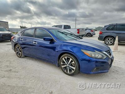 Czwarte zdjęcie samochodu z boku: 2017 NISSAN ALTIMA 2.5 SR VIN:1N4AL3AP6HC278846 - miniatura