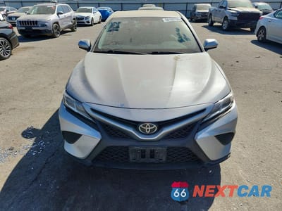 Piąte zdjęcie samochodu w środku: 2020 TOYOTA CAMRY SE VIN:4T1G11AKXLU857629 - miniatura