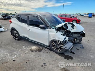 Czwarte zdjęcie samochodu z boku: 2020 NISSAN KICKS SR VIN:3N1CP5DV0LL478134 - miniatura