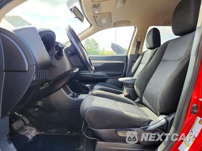 Zdjęcie 7 z 13 samochodu: 2016 MITSUBISHI OUTLANDER SE VIN:JA4AZ3A32GZ004684 - miniatura