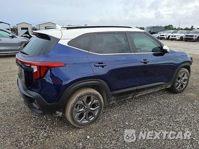 Trzecie zdjęcie samochodu z tyłu: 2024 KIA SELTOS S VIN:KNDEU2AA1R7631325 - miniatura