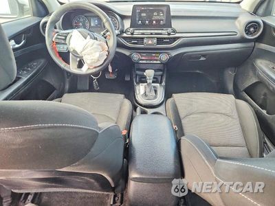Zdjęcie 8 z 13 samochodu: 2019 KIA FORTE S VIN:3KPF34AD4KE028467 - miniatura