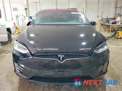 Piąte zdjęcie samochodu w środku: 2019 TESLA MODEL X VIN:5YJXCAE20KF161376 - miniatura
