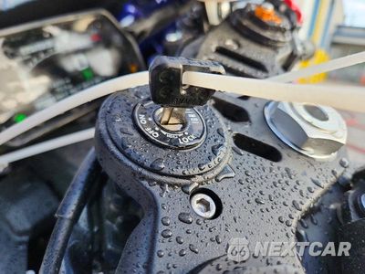 Zdjęcie 8 z 9 samochodu: 2020 YAMAHA YZFR1 VIN:JYARN66E7LA000490 - miniatura