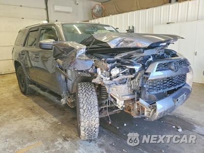 Czwarte zdjęcie samochodu z boku: 2017 TOYOTA 4RUNNER SR5 VIN:JTEBU5JR4H5477497 - miniatura