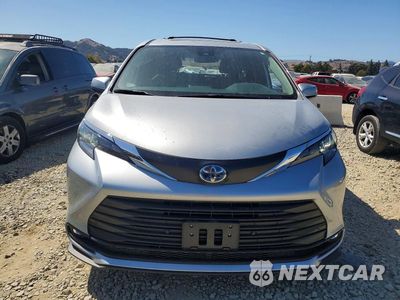 Piąte zdjęcie samochodu w środku: 2025 TOYOTA SIENNA XLE 7-PASSENGER VIN:5TDYSKFCXSS190660 - miniatura
