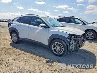 Czwarte zdjęcie samochodu z boku: 2021 HYUNDAI KONA SEL VIN:KM8K22AA9MU692422 - miniatura